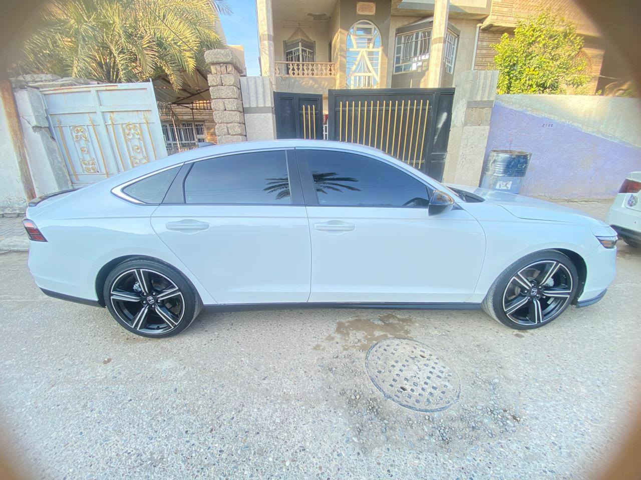 السلام عليكم هوندا اكورد سبورت موديل 2024  هايبرد ترقيم اي محافظه ماشيه 14الف mالضرر موضح بالمنشور صبغ البنيد والدعامية الاماميه سحب شاصي قليل السعر 190وبي مجال قليل  غير متواجد على الفيس للتواصل الاتصال ***********
