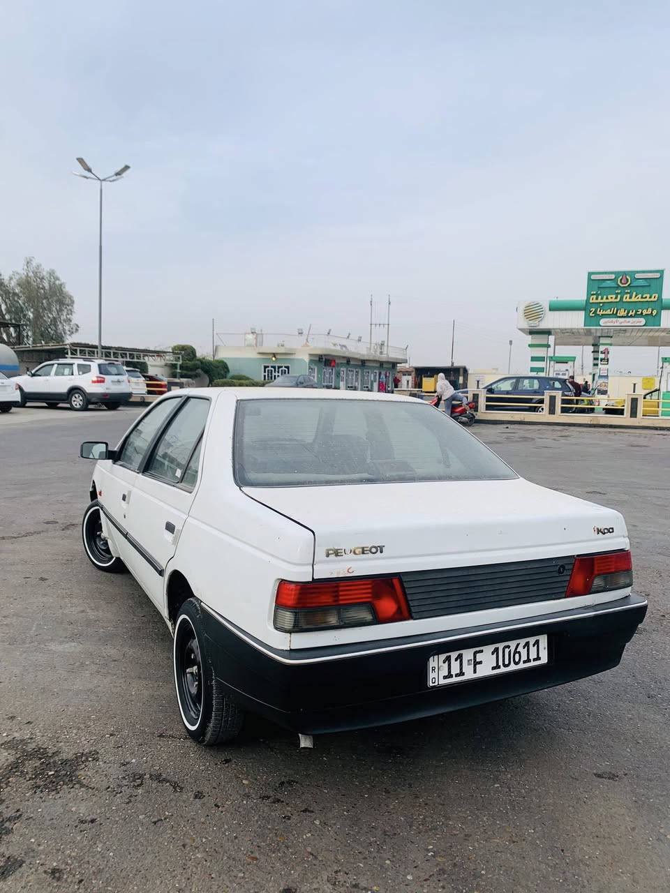 السلام عليكم
بيجو ورى مديل 2009 
تدفئه تبريد ويه لسويج  كير مكينه خير من الله سنويه باسمي 
ضربه جاملخ الايمن الخلفي  ولباقي كفاله عامه بيه خياسات قليله صدر امامي خلفي جديد سعر 38 وبيه مجال ***********
