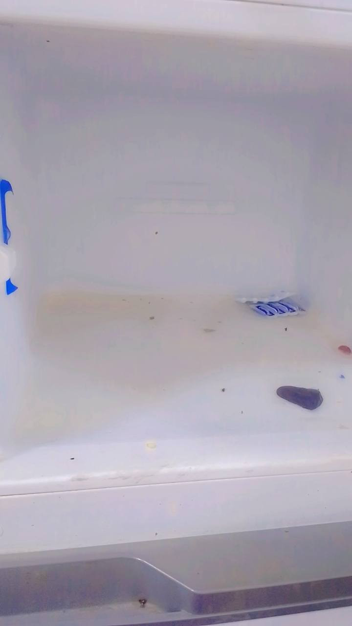 سلام عليكم ثلاجه للبيع نضيفه استعمال قليل مكان كوت زين القوس سعر120 بيها مجال قليل مستعجله كلش *********** متواجده بالفيس واتساب هم
