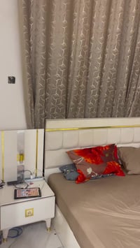 غرفة نوم تركيه ٨ قطع مستخدمه السعر ٧٠٠ او بيها مجال للاستفسار 07716063...