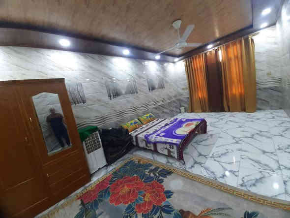 بيت تجاري 250 متر طابو صرف حله حي الرضا طابقين يتكون من كراج حديقه زغيره استقبال مطبخ هول كبير10 متر  كلدور غرفتين نوم مجمعات صحيه داخل وخارج
طابق ثاني هول كبير غرفتين نوم كبار مجمعات صحيه 
السعر المطلوب 400 وبي مجال اتصال عالارقام *********** اسيا
اثير ***********
