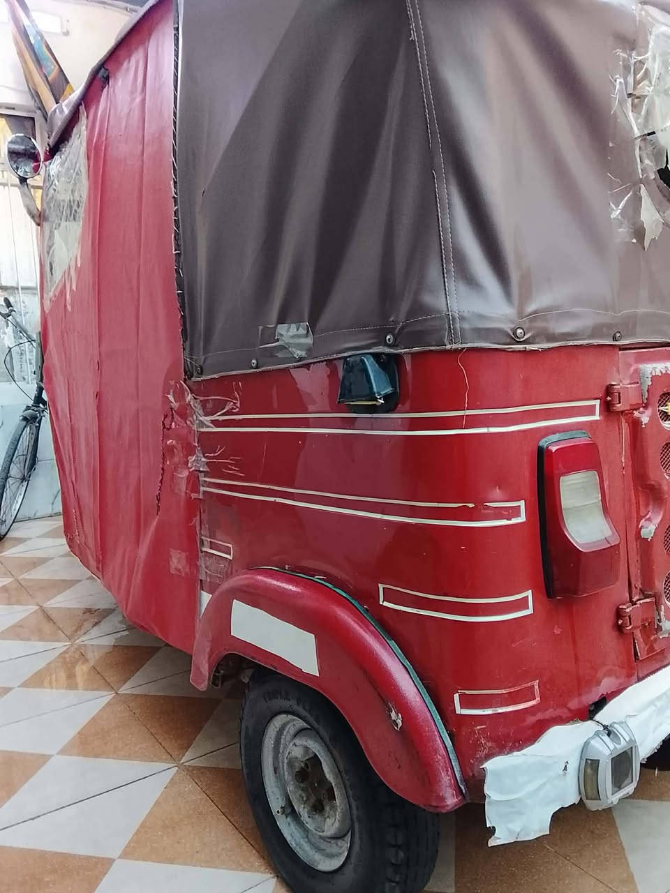 تكتك موديل ١٨.محرك مال ٢٠.مامفتوحة
تكتك جاهزة للشارع بيهة اخياسات بسيطة .رقم وسنوية بأسمي. تحويل ثاني يوم .السعر.4ونص.وبيهة مجال .العنوان 
ذي قار قلعه سكر.الرقم.***********
