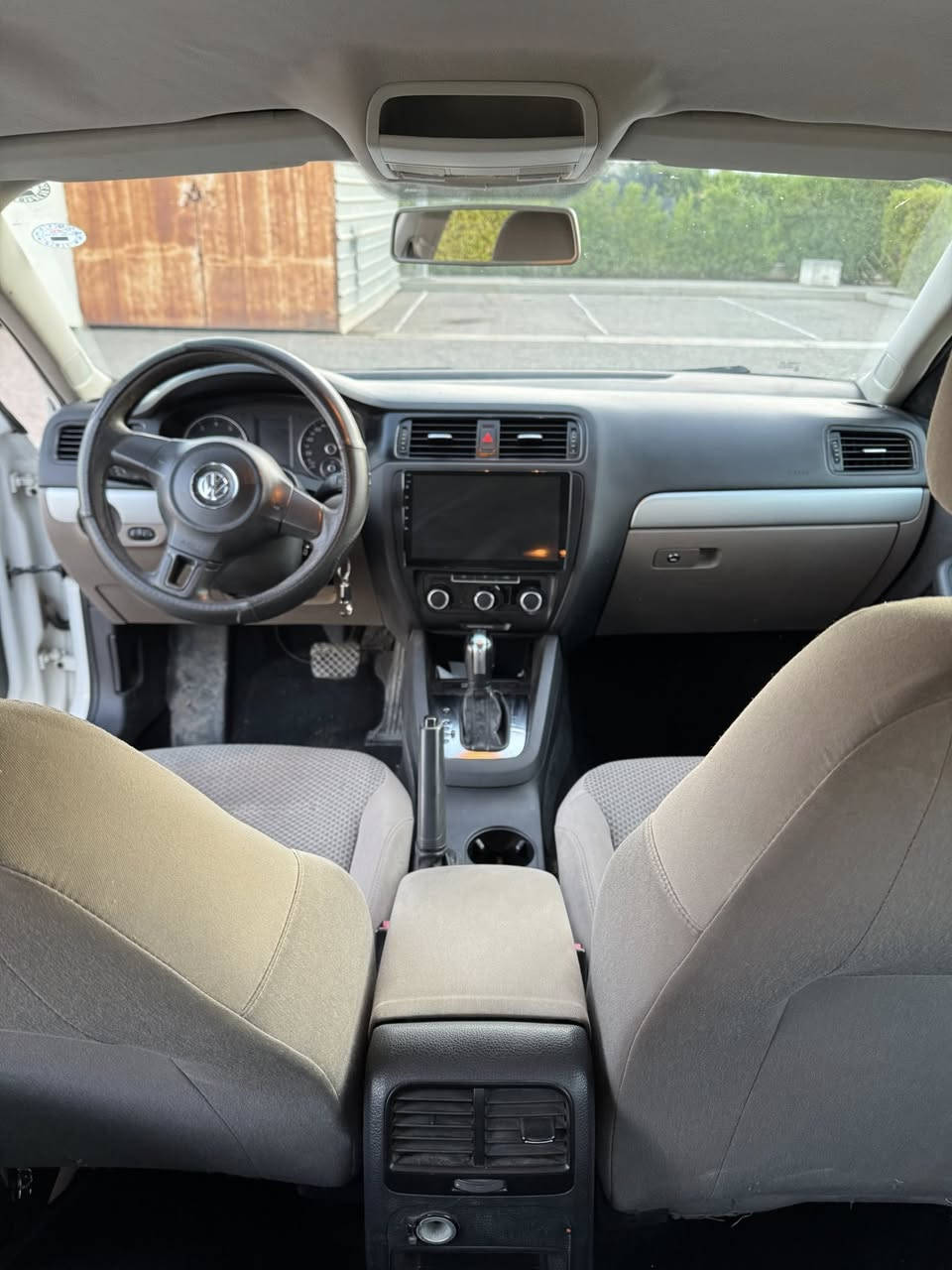 جيتا 2012 خليجي محرك 2.0 طبيعي
السيارة كلين عدا شبر بارد موضح بالصور باقي السيارة مكفولة وجاهزة من كلشي شرط تحويل السيارة بـ اسمي سنوية ما ساقطة وهزة ماساقطة يعني كاملة بس تحول
سعرها 110$ بيها مجال بسيط 
***********
