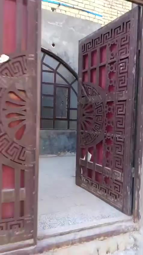 بيت  للبيع   ١٥٠  متر  
زراعي  خلف أسواق  تلعفر  بناء صب 
وطابوق  حاليا فارغ  يسلم للمشتري 
السعر  ٥٨  مليون  وبي مجال للشراي 
لاتصال   ***********
