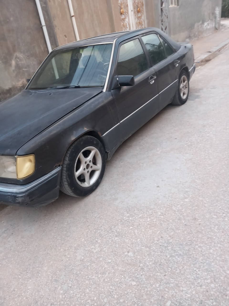 سلام عليكم مارسدس دب مديل 93 نجف بلاديه لا صبغ ولا ضربه السياره جارده وبيها دحجه بالجاملغ الأمامي غرفتها جديده كلش محرك بلادي يرادلها ترتيبات السعر ٤٥ والشراي يدلل رقمي ***********
