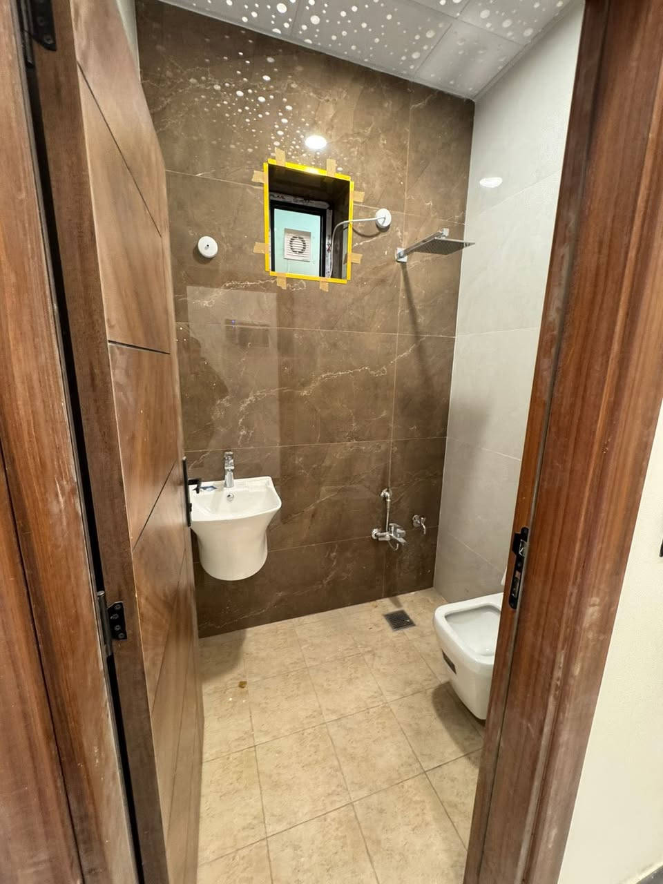 للأيجارر
شقق حديثة للأيجار 

بـ مواقع و مساحات مختلفة 

طابق ارضي امامي معزول 65 متر
طابق ثاني امامي 75 متر 
طابق ثالث امامي 85 متر
طابق رابع امامي 100 متر

جميع الشقق تحتوي على مصعد شغال 24 ساعة

الموقع الاعظمية شارع عمر 
الموقع الاعظمية قاسم ابو الكص

للأستفسار الاتصال ***********
