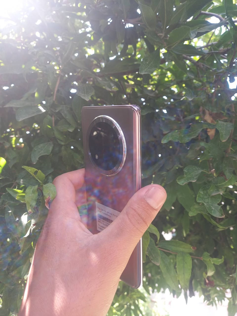 متاح HONOR9Cذاكره256رام12+12
جهاز شرط فقط بي هاي الملاحظه مثل ما واضح بالصور نقطه بسيطه كلش بطرف الشاشه وجهاز ضمان وكفاله من كل خلل او عيب ثلاث ايام ...
سعر 325معا كارتون وملحقاتها كامل
تواصل خاص***********
المواصفات الرئيسية للجهاز
الشاشة
: منحنية من نوع AMOLED بمقاس 6.78 إنش، تدعم معدل تحديث 120Hz وسطوعًا عاليًا جداً يصل إلى 4000 شمعة.
المعالج
: من نوع Qualcomm Snapdragon 6 Gen 1 بدقة تصنيع 4 نانومتر.الذاكرة العشوائية: 12 جيجابايت فعليّة، وتدعم ميزة توسيع الرام (RAM Turbo) لإضافة ذاكرة افتراضية إضافية.
البطارية: 
ضخمة بسعة 6,600 مللي أمبير تدعم الشحن السريع بقوة 66 واط.
الكاميرا الخلفية
: أساسية بدقة 108 ميجابكسل تدعم التثبيت البصري (OIS)، مع كاميرا واسعة بدقة 5 ميجابكسل.الكاميرا الأمامية: بدقة 16 ميجابكسل.المتانة: 
الهاتف معزز بتقنيات متطورة لمقاومة السقوط من ارتفاع يصل إلى مترين، ومقاوم للماء والغبار بمعيار IP65M.
