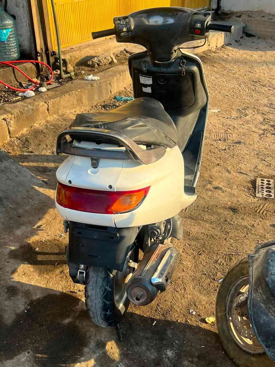 سلام عليكم دراجه فراشه لبيع جديده صارلي شهرين من اخذتها 
مامفتوحه رايدها ب650 وبيها مجال 
مكاني بصره أبي الخصيب 
***********
