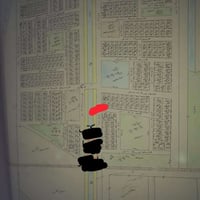 يوجد قطعة ارض للبيع بالتوزيع الاخير موقعه ركن على شارع رئيسي سايدين مؤ...