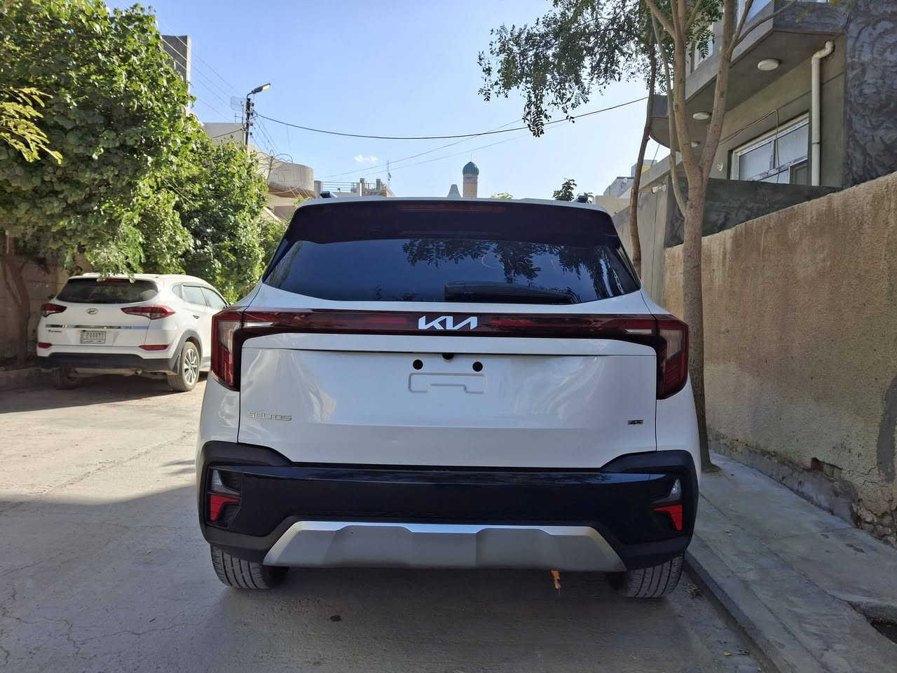 السلام عليكم كيا سليتوس وارد أمريكي موديل ٢٠٢٥ فئة EX يعني فول مواصفات   للأخير محرك ماشية ٣٠٠ ميل فقط يعني زيرو. سيارة جديدة بمعنى الكلمة.  السيارة بدون تبديل وبدون صبغ فقط بارد بحافة الجاملغ مكفولة من الصبغ والتبديل. صور الحادث ورقم الشاصي موجوده بالمنشور. 
للتواصل ***********/ واتساب أو اتصال.  مكان السيارة بابل حله المركز. ب١٥٥$ قفل.
