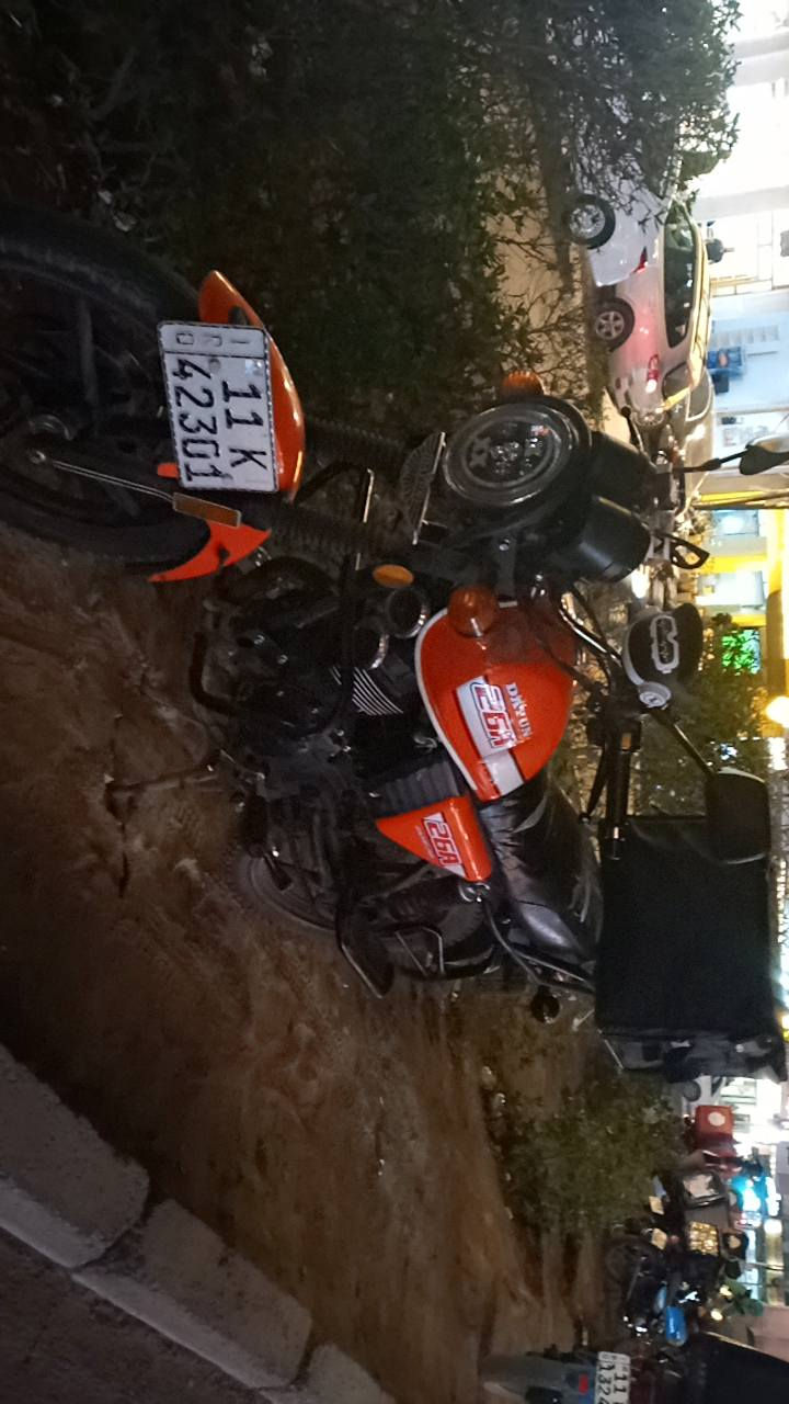 السلام عليكم ورحمة الله دايوان  موديل 22مرقم بغداد بأسمي مكفولة رقم أنكليزي عنواني بغداد مدينة الصدر سعر مليونين قفل شراي اتصل
