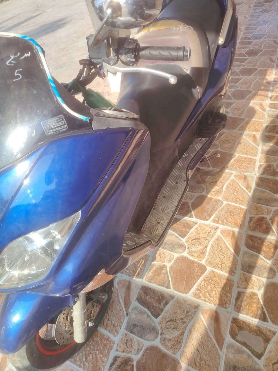 السلام عليكم هاي الدراجه للبيع سعر 10 اوراق وبيها مجال اتصلوا على هذا الرقم ماكو مراسله  ***********
