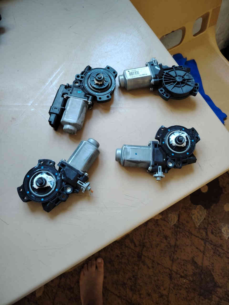 السلام عليكم شباب
غراض انتره مقدس لبيع كلهن جدد مال حاويه
مكاين مال جام عدد 3 أماميات 2  وحده خلفيه
بك لايت صفحت اليمنه
يدات داخليه تخم
قفالت بيبان 2 صفحت السايق أمامي والخلفي
مواطير جام تخم  مكاني دوانيه  ***********.
