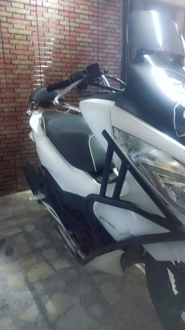سلام عليكم دراجه  pcx للبيع جيل الثاني ياباني مكفوله كفاله عامه الدراجه نضيفه ومرتبه والدراجه بيهه درع  الاستفسار مكاني بغداد مدينه الصدر ***********
