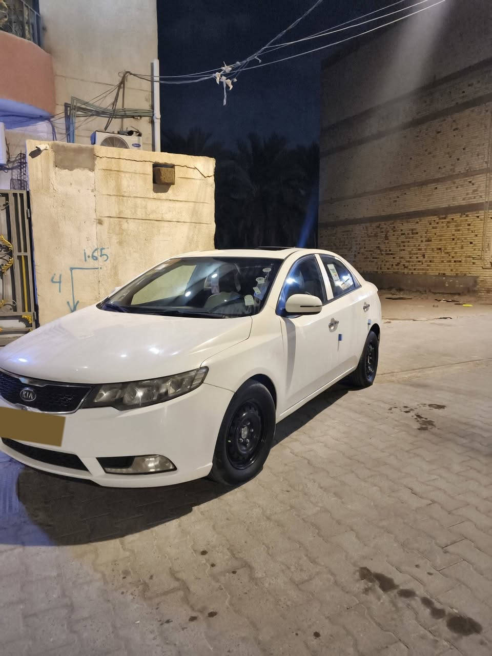 سيراتو مديل 2013 السيارة مكفولة خليجية فول مواصفات فتحة بصمة تشغيل عن بعد رقم اربيل راعي السيارة بصرة ومكان السيارة البصرة السنوية لغاية 2028 رقم الجديد الانكليزي السعر 116  رقم الهاتف *********** السيارة جاهزة من كلشي
