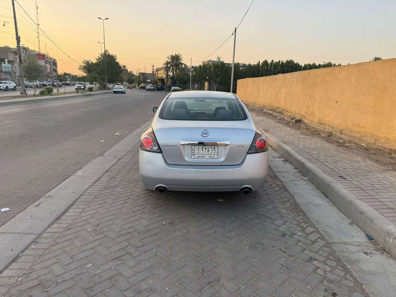 السلام عليكم ورحمه الله وبركاته 
اعلان بيع 
اكو ارخص؟؟ اي نعم اكو وبالعافيه عليك وعالبايع 
متعجبك صلي عالنبي وعوفها احنه اخوان والحديده تروح وتجي 
للبيع نيسان التيما فئه Sموديل 2012 
رقم كربلاء مشروع وطني 
محرك السياره اربعه سلندر حجم 2500cc 
اللون رصاصي 
ماشيه 153 الف كيلو 
هذا العداد هيج يكول 
المكينه بحاله جدا ممتازه ومبدله بهاي السنه من الالف للياء 
الكير بحاله جيدة جدا 
التايرات بحاله جيدا جدا والامامي مبدله بالعيد  زوج 
منظومه التبريد بحاله جيدة جدا
الداخل بحالة جيدة جدا كشن السايق بي شك من الجانب 
القطع المتضرره 
باب السايق مصلح ومصبوغ والباب الخلفي صبغ فقط بدون اي تصليح 
السياره شادلها شاشه اندرويد نوعيه ممتازه مع كاميرا فول HD 
منظومه لايتات كلها LED 
عدسات ناصي وبيها خط عالي 
والعالي ايضا LED والبروجكتر ايضا 
6 سماعات مع مضخم صوت خفيف صوته حلو 
كهربائيات السياره مابيها ولا جطل ولا تحوير 
السياره بيها نقوصات بسيطه نتفاهم عليها من تتصل  

مكان السياره بغداد / حي الجهاد 
السعر 94$ 💵 ورقه
للاتصال     ***********
