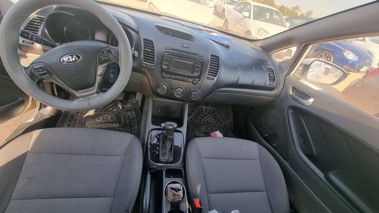 سيراتو ٢٠١٨ للبيع. بيه بارد جاملغ وباب خلفي وبيه بنيد مبدل. وحالوب ناعم بالقماره مابين.   بعد البقيه مابي شي سعر خاصص
***********. مكان النجف
