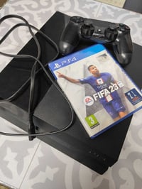 بلايستيشين 4 نسخة فات (PS4 FAT) جهاز بلايستيشن 4 مستعمل في حالة ممتاز ...