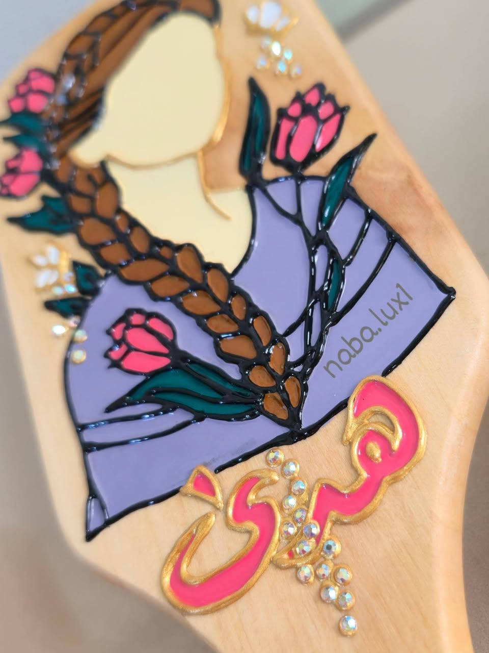 القطع مصنوعة يدوياً بكل دقة، ونولي اهتماماً فائقاً لكل تفصيلة صغيرة لنضمن لكم أرقى مستويات الجودة والتميز.✨️
"تفاصيل الطلب والاستفسارات متاحة دائماً عبر الرسائل. 📩
نعتز بلمستكم التي تكتمل بها إبداعاتنا اليدوية، وبدعمكم الذي يمنحنا دافعاً للاستمرار."🤍
السعر // 10 الاف  فقط ✨️
​#هدايا_مميزة #اعمال_يدوية #فن_يدوي #تصاميم_خاصة #اكسبلور_العراق


**إذا كنت صاحب هذا الإعلان وتريد حذفه لأي سبب، رجاءا أرسل رسالة إلى الدعم الفني**