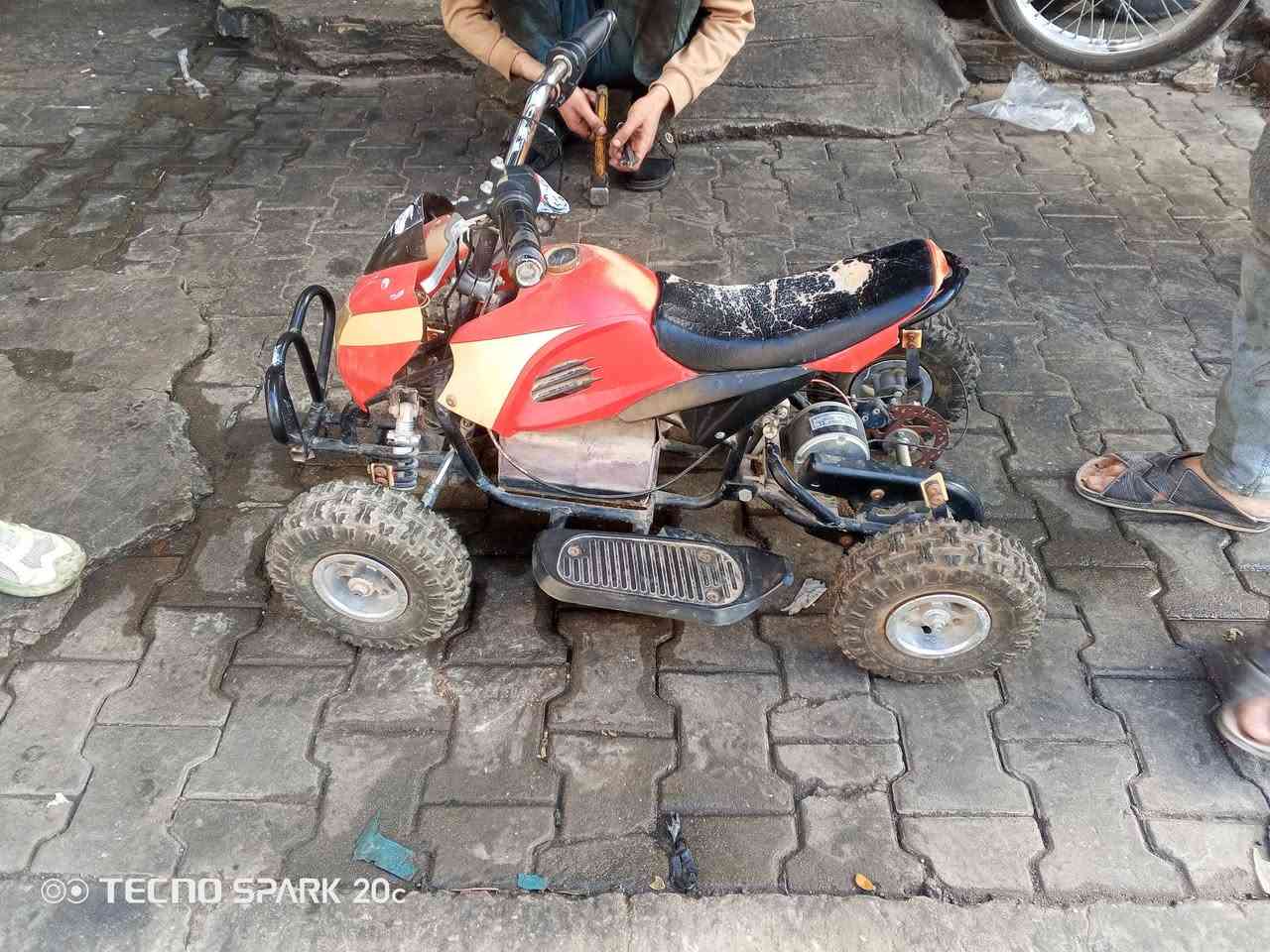 دراجه عل شحن بيها نقص بطاريه وشاحنه فقط السعر 70 الف  وبيها مجال مكان نجف حي الانصار *********** وتساب
