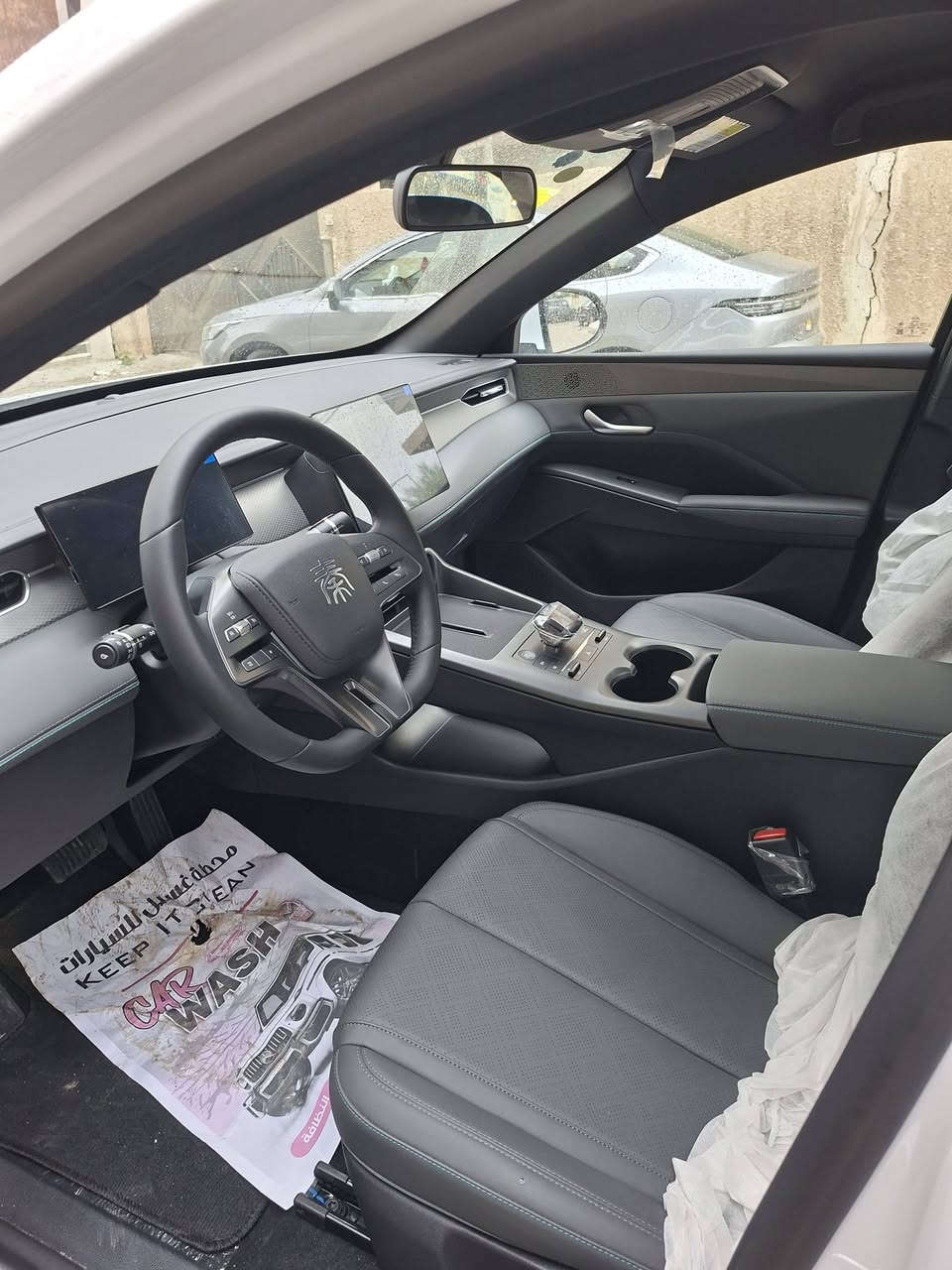 السلام عليكم
كن بلس زيرو ماشية على كد الترقيم مرقمة بغداد كاملة باسمي ورقمها حلو مواصفاتها معروفة وغراضها كاملة شاحن وبصمة وكارت وحتة ارضيات بيها مكان السيارة بغداد السعر ١٩ مليون و ١٠٠ الاتصال على الرقم ***********
