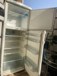 ثلاجه كبيره • فريزر شغال • انسداد بسيط