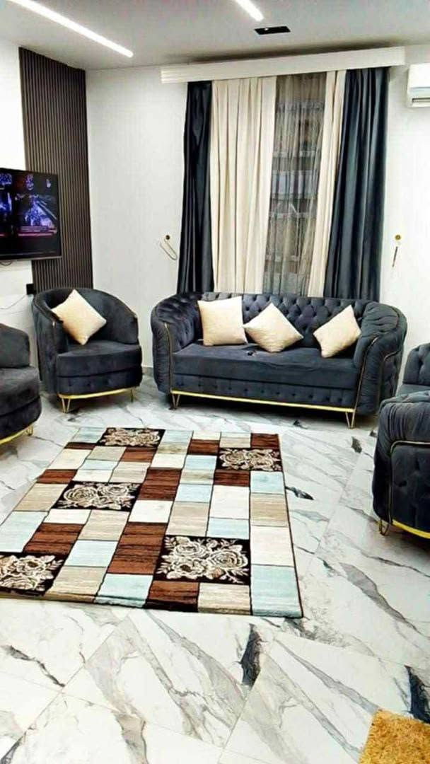 🏡 فرصة لا تُعوّض لامتلاك شقة مميزة في السيدة عائشة – كمباوند الجوهرة 6 ✨ تستحق اهتمامك.
🔹 غرفتا نوم. 🔹 صالة واسعة ومريحة. 🔹 مربوعة. 🔹 مطبخ عملي. 🔹 حمامان. 🔹 بلكونة + منور. 🔹 تشطيب حديث 2025. 🔹 الدور الأول. 🔹 مياه النهر متوفرة. 🔹 العمارة مكونة من دورين فقط، مما يوفر الهدوء والخصوصية. 🔹 تقع على شارعين. 🔹 شهادة عقارية جاهزة.
✅ موقع مميز داخل كمباوند الجوهرة 6 بمنطقة السيدة عائشة. ✅ مناسبة للسكن العائلي أو للاستثمار.
📞 للتواصل والاستفسار أو لحجز موعد للمعاينة، راسلنا الآن قبل أن تضيع الفرصه فيديو الشقه خاص


**إذا كنت صاحب هذا الإعلان وتريد حذفه لأي سبب، رجاءا أرسل رسالة إلى الدعم الفني**