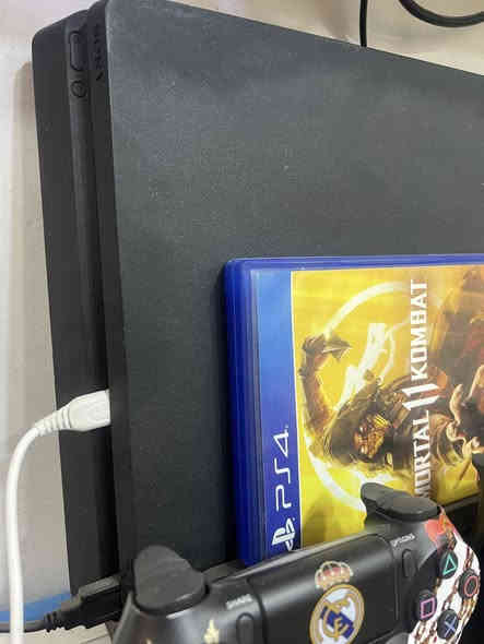 فور سلم تكدر تهكره و تكدر تعوفه اونلاين 
230 الف ويا قرص ويدات ثنين و كيبل كهرباء ويا قاعدة بلي 
نظامه 12.52
نص تيرا 
*********** 
اكو توصيل لبغداد
