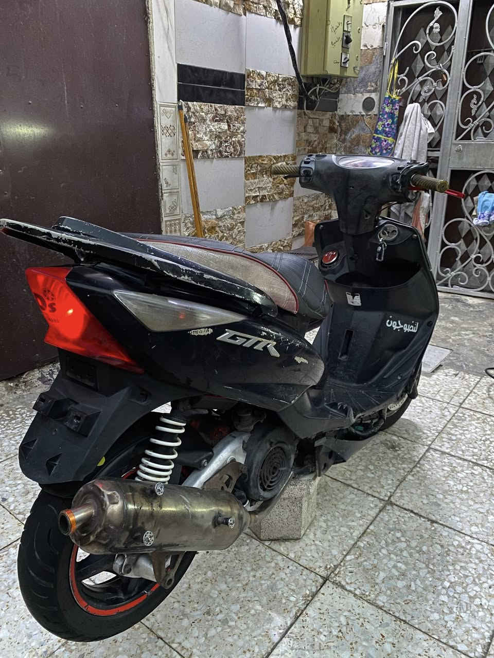 السلام عليكم للبيع دراجه سكنس ثعلب مكينه سكنس بيها دراجه بيها مكينه 63 كور مسح فايف وان كابريتر قفاز اصليه كلجات رياضيه صالنصه صجميه سلف ترجية بكل وقت ربع نكره مكينه هاون وبطله دراجه شلعه ومعدل وجعره دراجه ممعروف معدلها مفتوح قويه كلش  السعر 550رحمه على والديكم للبعض الميعرف بيهن ليتصل ولايراسل دراجه بايعها بفلوس الغراض البيها الله شاهد خواتها بذاك سعر وبالعافيه عل ياخذها مال موسم 🔥❤️مكاني بغداد الدوره شارع 60رقمي ***********
