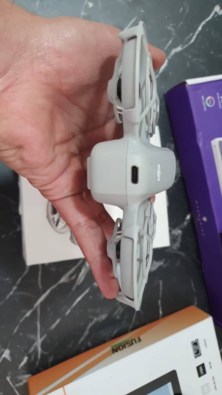 درون دي جي اي نيو جديدة بس مفتوحه من الكارتون
سنكل وياها الجوستك ملحقات كاملة ويا عدسات هم لها ريش و كلشي كامل جاي وياها 
واتساب ***********
