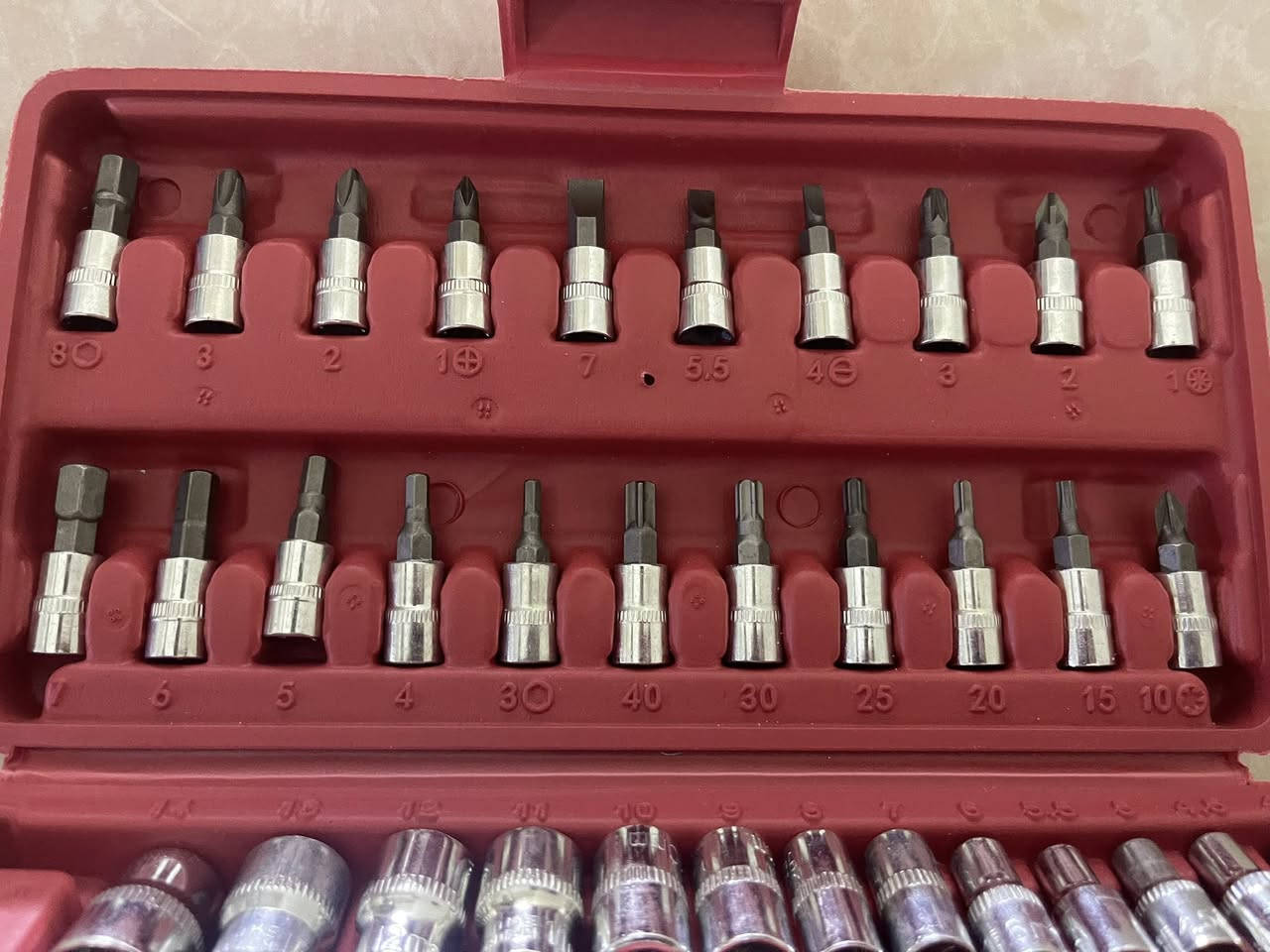 سلام عليكم سعر سيت 4لاف 
مكاني بغذاد باب سيخ يوجد توصيل 🚚 
***********
