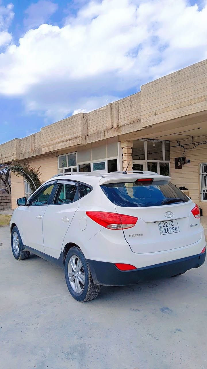 سيارة تكسون موديل 2013 
دوو سێ جێگای بچوک صبغي تيا يه 
مەکینە نەکرایتەوە و بێ عەیبە
رقم و سنوی نوێ یە تا 2030
سياره خاوينه بێ کێشەیە بێ رەقە و رەقەیە
نرخ// ١٣٥ ورقە و معاملە 
ژمارەی خاوەن // *********** اكر, نينوى
