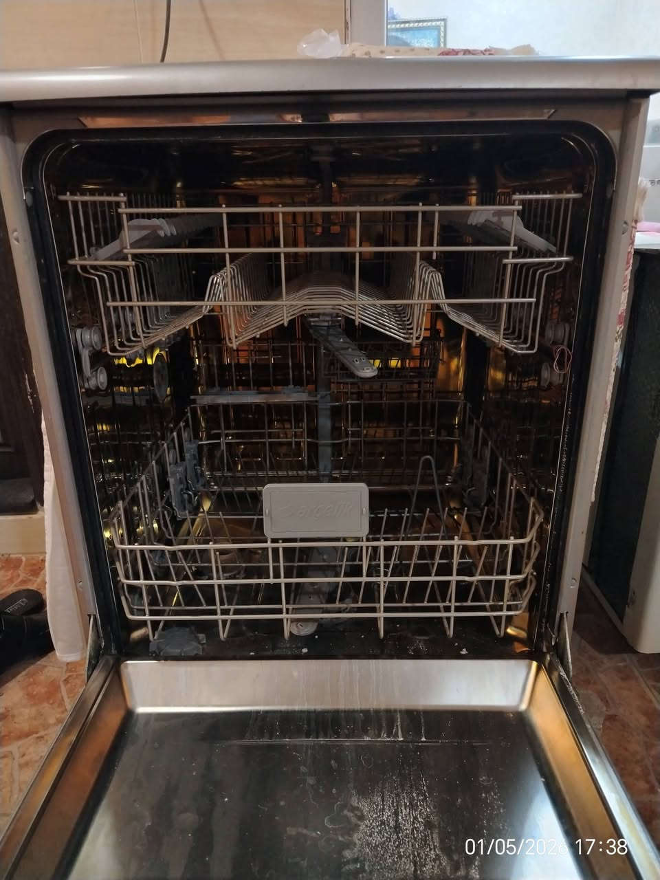 غەسالەی قاپ شتن مارکەی ئارچلیک شتێکی زۆر پاک و تازە و بێ عەیبە لە سلێمانی نرخی 150000 و مەعملەیەکی کەم ژ. م ***********
