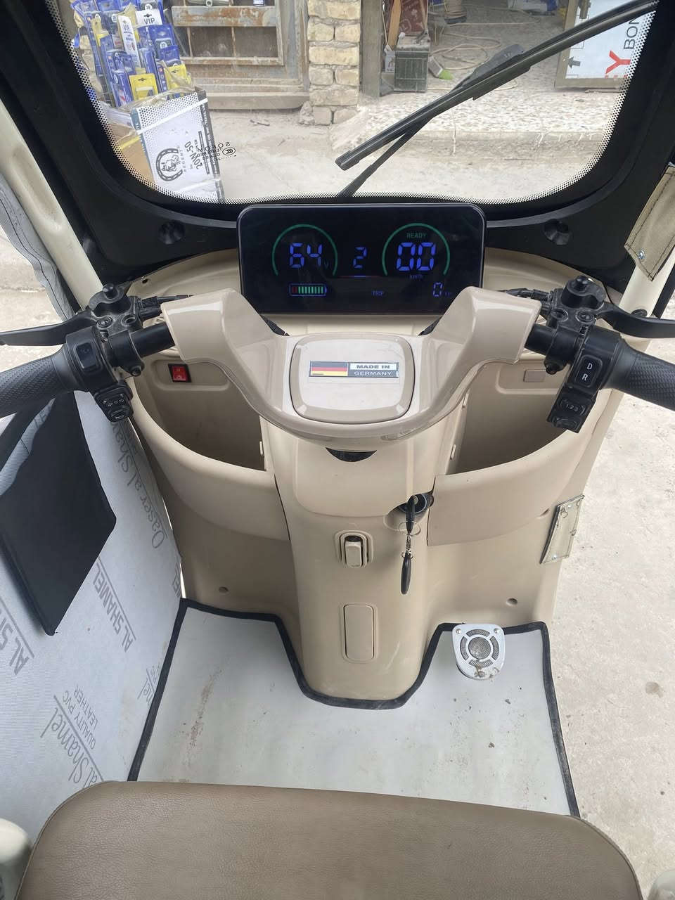 ***********
السلام عليكم تكتك شحن للبيع السعر 1250 مليون وربع العنوان بغداد سبع البور اني مآخذها علمود ابني يروح بيها للمدرسه ويرجع بس صراحه اخاف عليه لان جبيره ماتناسب عمره واني سويتلها جادر وكاعيات
