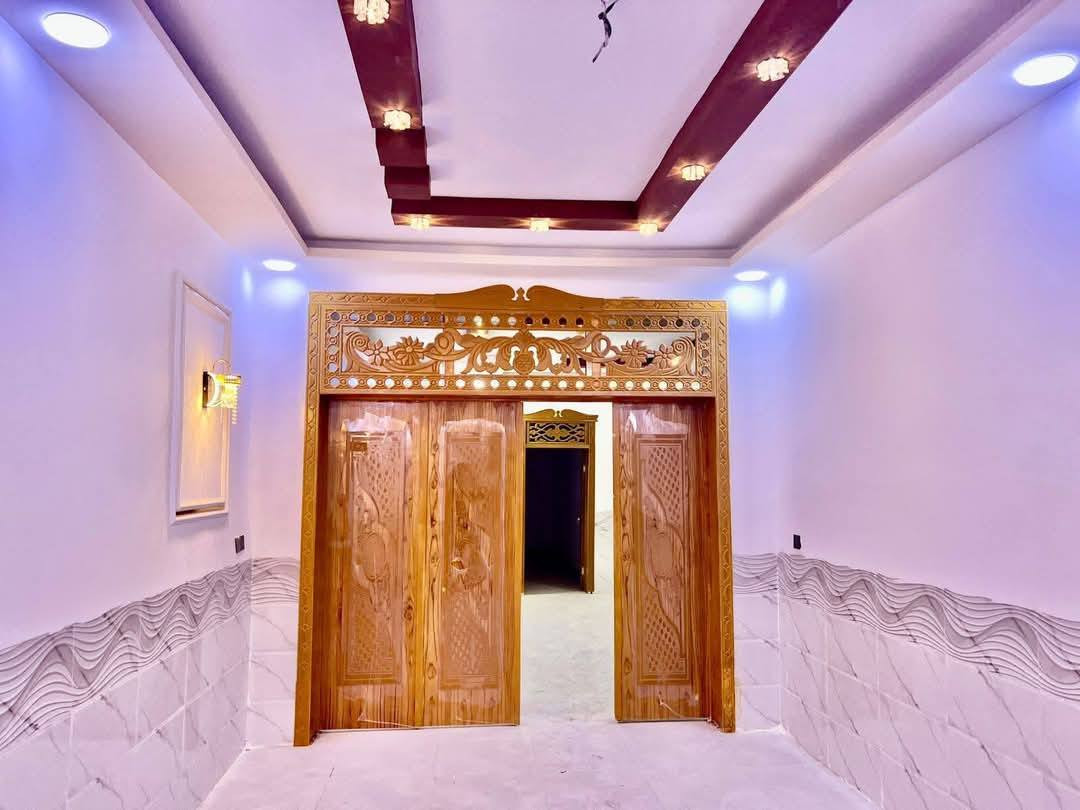 #دار_للبيع_مساحه_150متر
_بعرض15متر_تبليط.وخدمات اكامله_وناره_وانترنيت_ضوئي

تبعد عن الشارع العام 300 متر شرط بسعر 50 مليون وبي مجال 

#موقعه_مقابيل_ملحق_قريه_الغدير_شارع_الصب

تحتوي على #2غرف_نوم، /#صاله/#تخاريج_/

واستقبال _ #شغل_شرط_باأشراف_مهندس

ألاستفسار اتصال او واتساب 

***********
