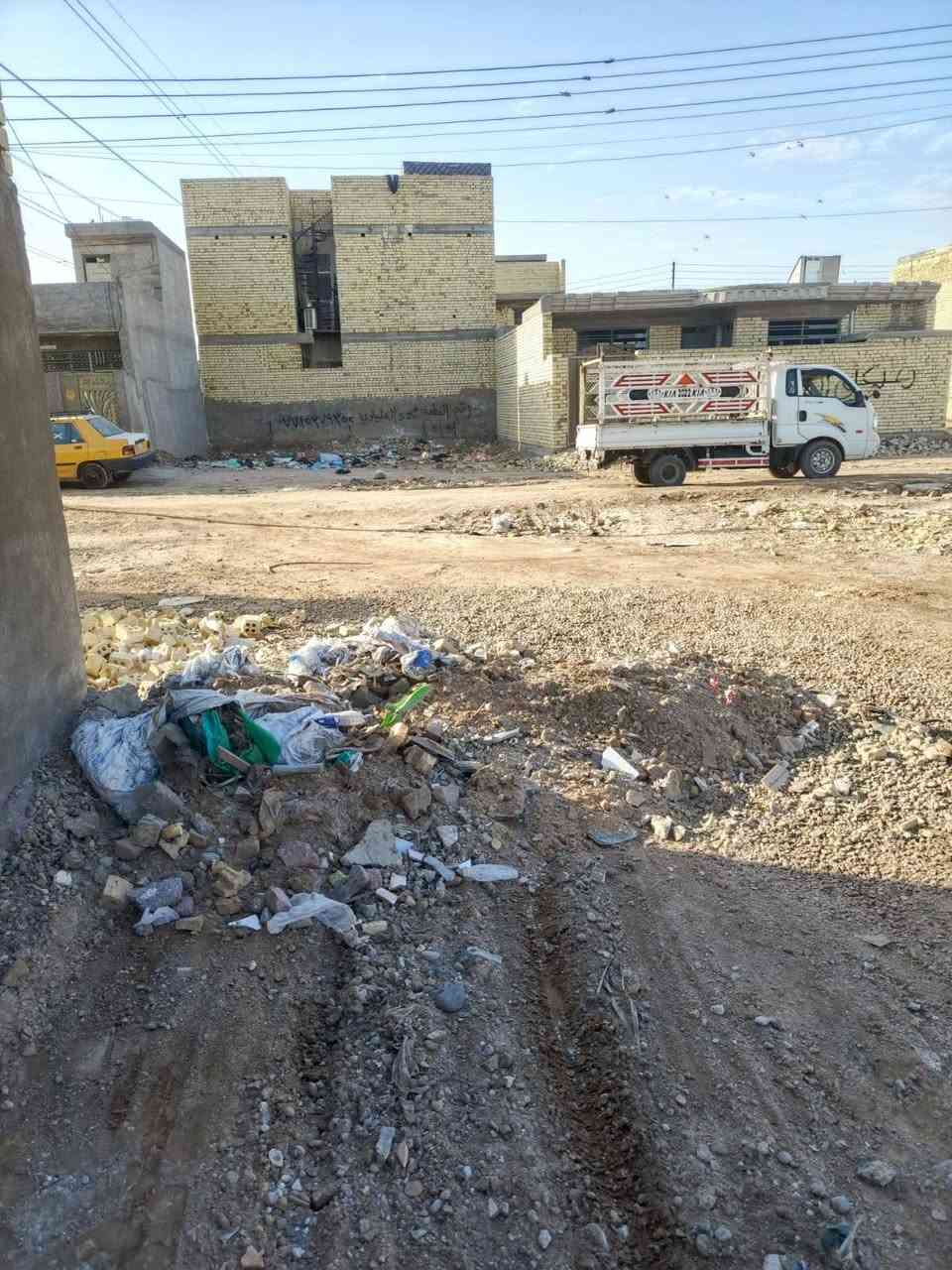 سلام عليكم قطعه ارض للبيع 100 متر مربعه  قرب اسيطرة سبع قصور بالشارع رايح على الحميديه سعر  20 

***********
