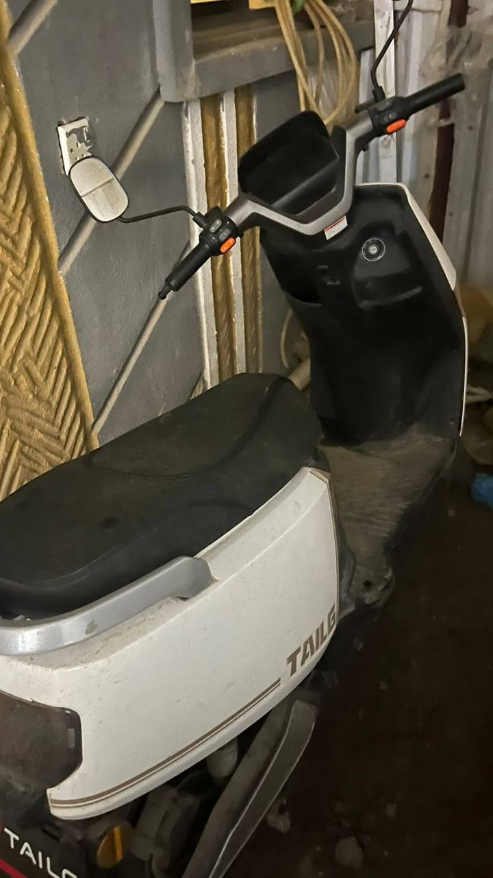 سلام عليكم دراجه شحن تيسلا 2025 للبيع دراجه جديده تمشي 90 كيلو متر بلشحنه الواحده بطاريه وحده عطلانه فقط السعر 550 وبيه مجال *********** التواصل علواتساب
