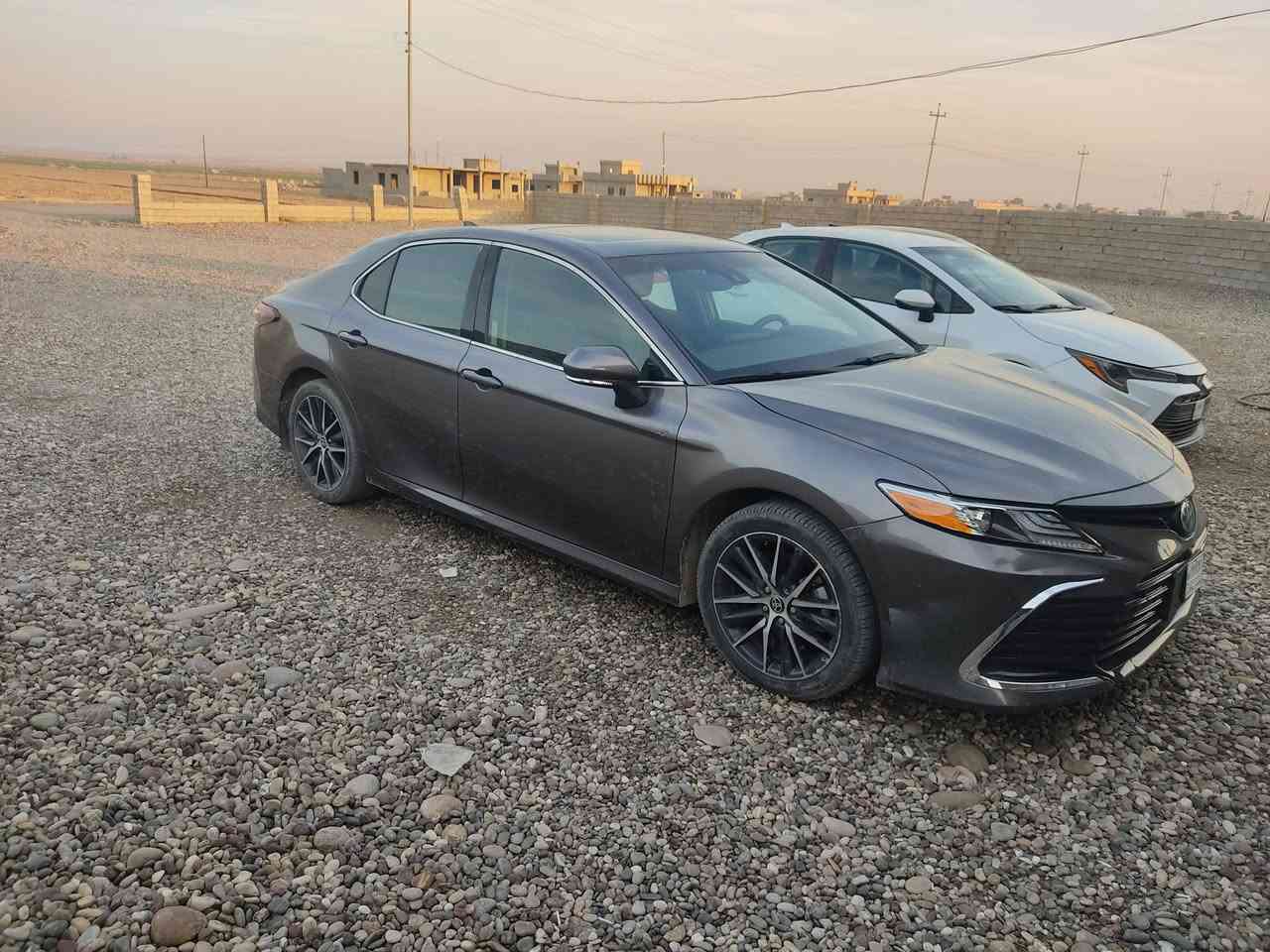 السلام عليكم
للبيع 
كامري موديل 2024 مواصفات XLE هايبرد منفيس تترقم في جميع المحافظات ما عدا الاقليم رقمها مجاني داخله قبل القرار 
دخول جديد ماشيه 71 الف 
ضررها خفيف بچم كبس وجنطه كبس قطعها بلادي كلها 
صور الشاصي مرفق بالمنشور 
السعر 195 وبيها مجال 
عنوان السياره ناحيه الزاب قريه اصبيح تحتاني 
للاستفسار الاتصال على الرقم التالي 
‏‪0783 281 0292‬‏
