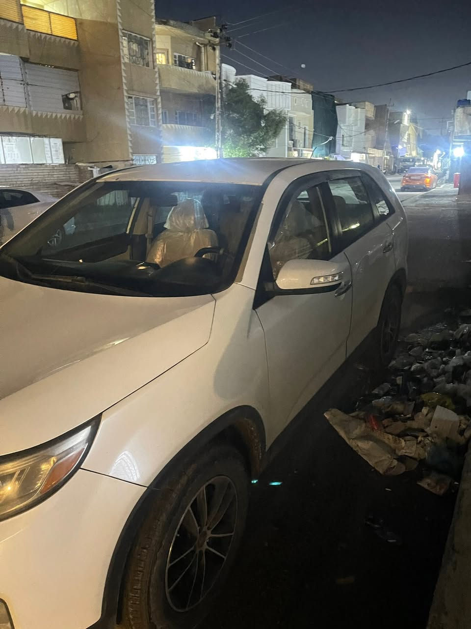 سورنتو 15 محرك2400 بيها كم قطعه صبغ ماشيه 65000  ميل شاشه كاربلي ويل كب محدث  سعر 12800 وترهم مراوس بااحدث
