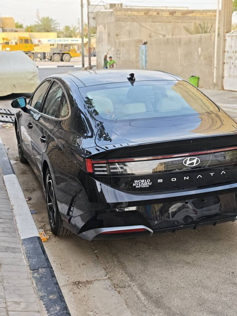 هيونداي سوناتا وارد أمريكي 2024
SEL plus 
زيرو ماشيه 11000 ميل 
سوداء اللون موديل 2024
ضررها بنيد وجاملغ مبدلات اصلي تفصيخ  نفس اللون 
فتحة سقف بانوراما كامله 
شاشه كبيره بأكثر من ثيم 
ثيمات متعدد للعينه
كشنات تدفئة  
كشنات كهربائية 
دواخل قماش ابيض 
اوتو هولد 
كار بلي 
ابل بلي 
نظام بوز للصوت 
تبريد مناخي 
كامره خلفيه 
اوتو ستوب 
رادارات 
حساسات 
امرايات شفط
تحكم ستيرن
كار بلي 
كل الابواب بصمه لمس 
تشغيل عن بعد 
صندوغ يفتح عند الاقتراب من السيارة 
 حره 
مكانها البصرة 
مرقمه بصرة رقم مميز 
السعر 220
هاتف *********** البصرة, العراق
