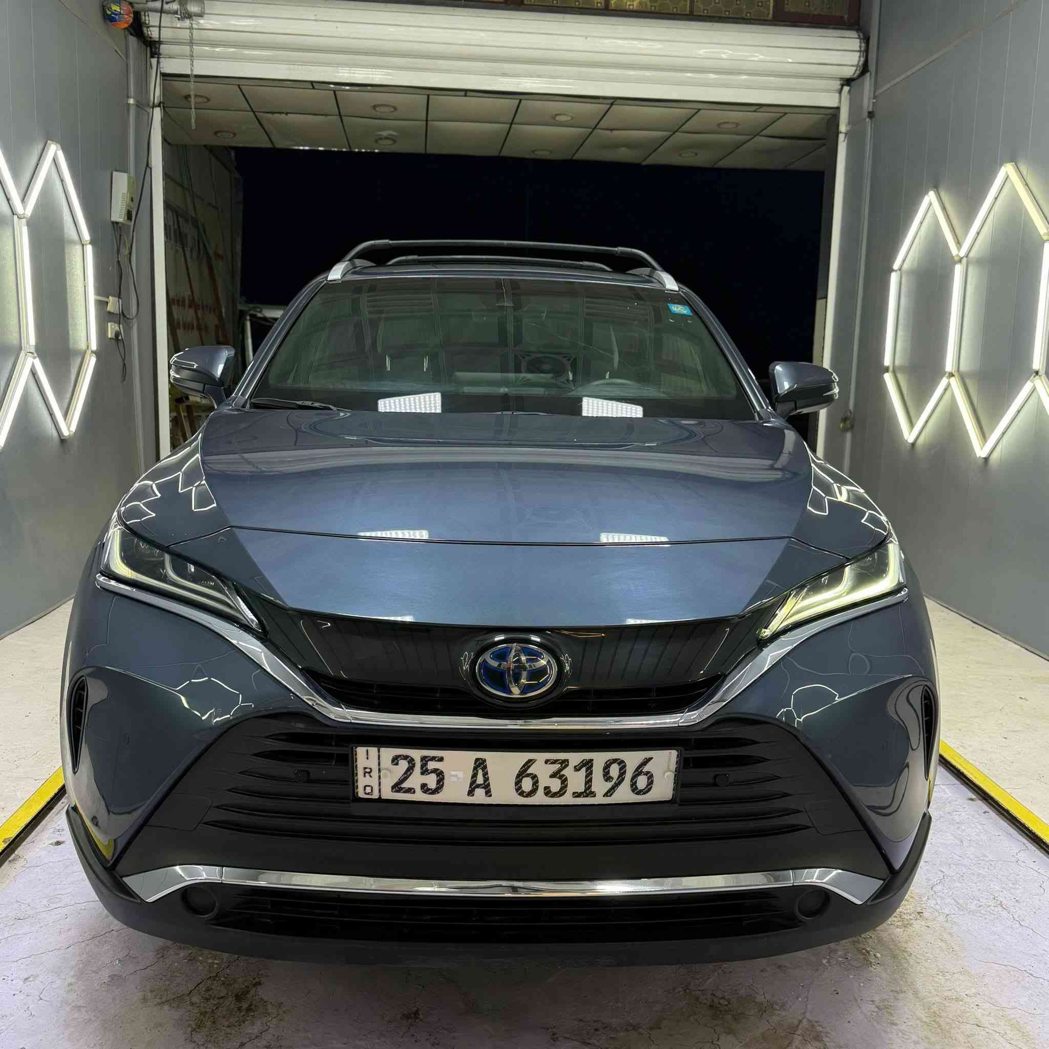 سلام عليكم
للبيع او مرواس حسب القناعه 
السعر 235 وبي مجال لشراي
تويوتا فينزا 2023 – هايبرد XLE وارد امريكي حادث موضح هلال الجامرلوغ صبغ فقط كما موضح في الصور والباقي لايوجد صبغ

سيارة SUV أنيقة تجمع بين القوة والاقتصاد، مع مواصفات راقية تناسب جميع الأذواق!
ا
المواصفات: – محرك 2500 سي سي هايبرد 
– نظام دفع رباعي  (AWD)
– فول عد البانوراما 
- نظام كاميرات 360 درجة (4 كاميرات) 
– مرقمة  بسمي شرط التحويل 
– مقاعد جلد  بتحكم كهربائي
– تدفئة وتبريد للكراسي الأمامية
– شاشة وسطية كبيرة تدعم Apple CarPlay وAndroid Auto
– عداد ديجيتال متطور
– صندوق خلفي كهربائي
– إنارة LED أمامية وخلفية
– تشغيل بصمة + دخول ذكي
– تحكم كامل من الستيرن
– نظام تثبيت سرعة ذكي
– حساسات أمامية وخلفية
– مكيف أوتوماتيكي ثنائي المناطق
– حساس امامي خلفي 
– نظام سماعات jbl 
العداد 20 الف مايل قابل للزيادة 
الموقع: ديالى /الخالص 

للاستفسار: الاتصال ع خط او،واتساب
***********
