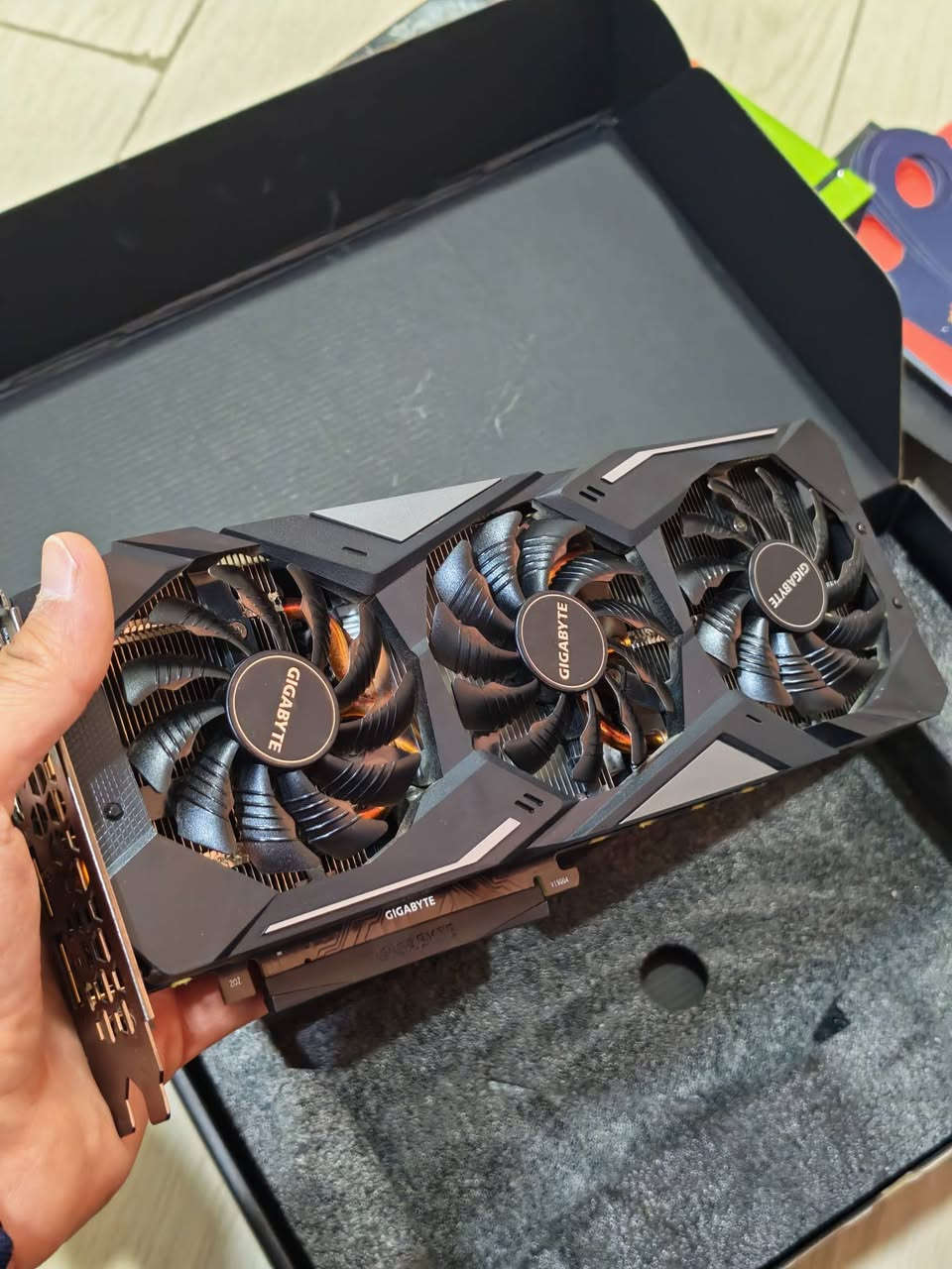 السلام عليكم 
مراوح من شركة Lian Li شغلات قطعتين 

مبرد معالج (انتل) من شركة cooler master شغال و كل غراضة كاملة 

معالج رايزن 5 2600x شغال بدون كارتون 

معالج انتل i5 9600kf شغال و كل غراضة كاملة 

مذربورد gigabyte z390 ud شغالة و كامل كل غراضها

كارت شاشة gigabyte 1660 يجي 3 مراوح شغل مع الكارتون 

مكاني البصرة 
الاسعار ما نختلف راسلني خاص


**إذا كنت صاحب هذا الإعلان وتريد حذفه لأي سبب، رجاءا أرسل رسالة إلى الدعم الفني**