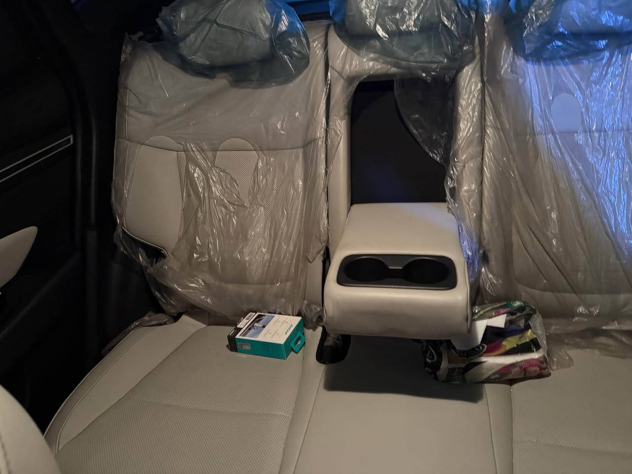 توسان 2023 خليجي
الموصفات 
شاشه ايباد
كشنات ابيض جلد 
بردات خلفية 
هندريك دكمة & اوتو هولد & كروز سرعة
مكفولة عدا يحتاجلها بارد بلبنيد بسيط جدا موضح بلصور 
ماشية 81 كيلو 
مكفولة محرك وكير برغي ممفتوح 
السعر 208 وبيها مجال
مكان بغداد 
رقمي *********** بغداد, العراق
