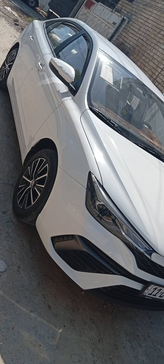 سلام عليكم MG5 2025 بلاص ماشيه 9000 سياره شبه الزيرو بيه طخه بالبنيد بسيطه مصبوغ على كده وبيه شخط بالباب الخلفي وطلقه بالقماره والبقيه كفاله نص فول مثبت سرعة حساس ضغط اطارات اشاير بالمري سياره داخل لونين السعر 112 وبيه مجال مكاني بغداد العامريه رقمي *********** عبدالله
