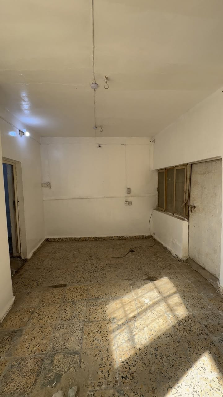 عقار #للايجار في حي محاربين قرب جامع المحاربين  يحتوي على
غرفه النوم كبيره ،وكلدور .وصاله .ومطبخ وصحيات  ومنور ، 

قيمه الايجار 350 

للاستفسار مراجعه مكتب الخضراء للعقار

***********

***********
