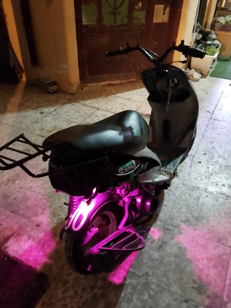 السلام عليكم 😇 ماكس منغولي للبيع مكينه مفتوحه بس شرط تاكل الكاع كهربائيات كلها شغاله سلف باتري كله جديد 
كفراتها كامله مختمات كلهن طبق الاصل السعر(450)وبيها مجال هـ***********مكاني نجف حي ميسان
