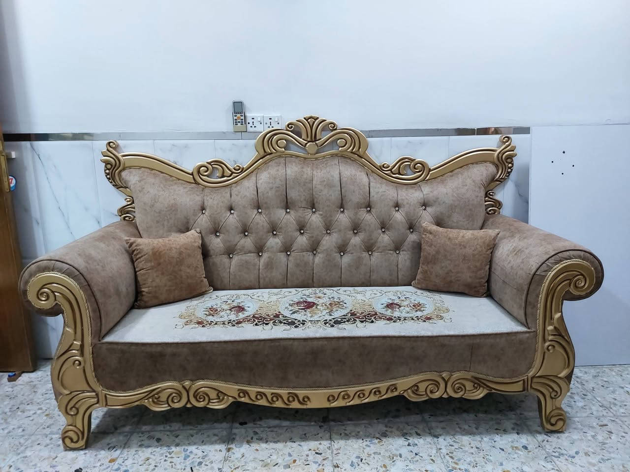 السلام عليكم 
تخم قنفات للبيع ١٠مقاعد  بحالة جيدة وجودتها عاليةوبدون اي ضرر كما موضح بالصور

السعر ب٨٠٠ وبي مجال بسيط للشراي 

وسيت طبلات 

واحدة كبيرة و٤ صغيرات 

ايضا بحالة جيدة كما موضح بالصور 

السعر ٧٠ 

للاستفسار على الخاص 

المكان بغداد الكرخ


**إذا كنت صاحب هذا الإعلان وتريد حذفه لأي سبب، رجاءا أرسل رسالة إلى الدعم الفني**