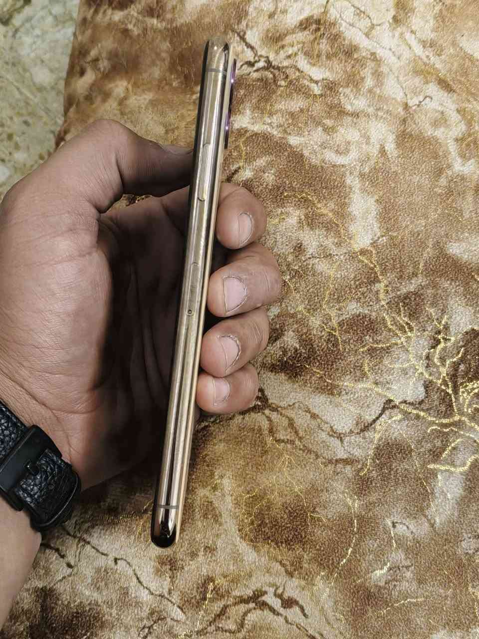 السلام عليكم ايفون 11ابرو ماكس جهاز لوك لامبدل بي شي ولابي طخة جهاز ذاكرتة 265 بطارية 95 السعر 400 وبي مجال العنوان الامين الثانية رقم ***********
