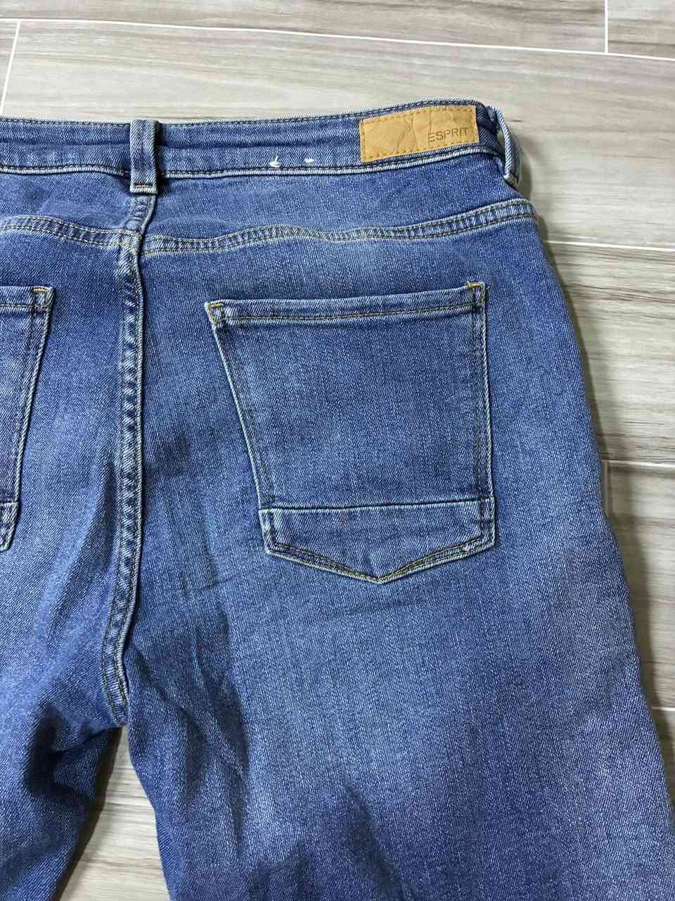 اسبريت 

قياس ٣٤ سلم ٣٣ يلبس

طول ١٠٥ 

الحجل ١٧

قطن لكرا جديد فول


**إذا كنت صاحب هذا الإعلان وتريد حذفه لأي سبب، رجاءا أرسل رسالة إلى الدعم الفني**
