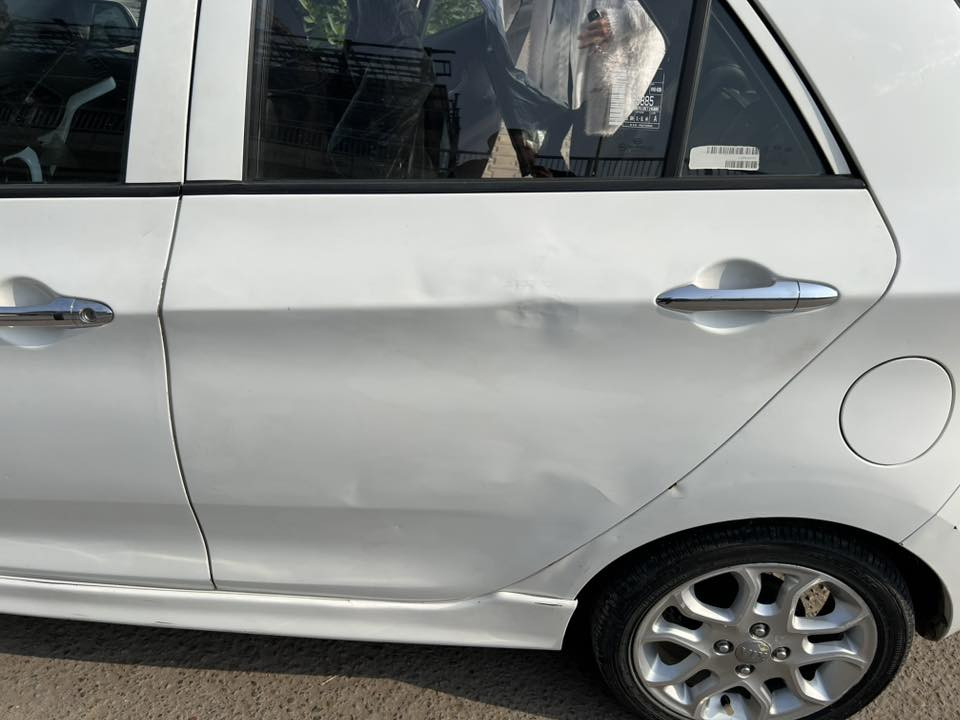 السلام عليكم كيا صول خليجي موديل 2015 فول مواصفات بصمة وفتحة سقف ومقاعد جلد حساس خلفي بيها ملاحظات بسيطة الكير والمحرك على وضع الشركة اي استفسار ***********
